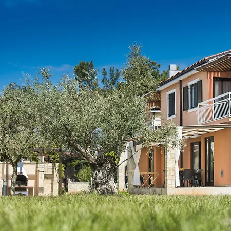 Apartments Amfora Plava Laguna-3